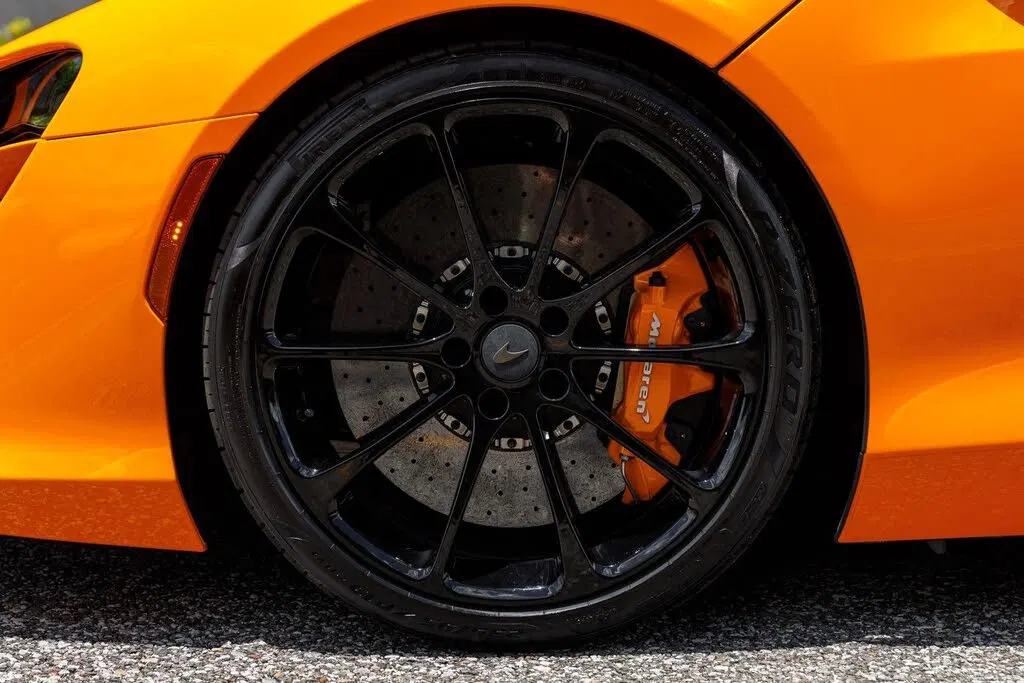 2025 McLaren Artura RWD
