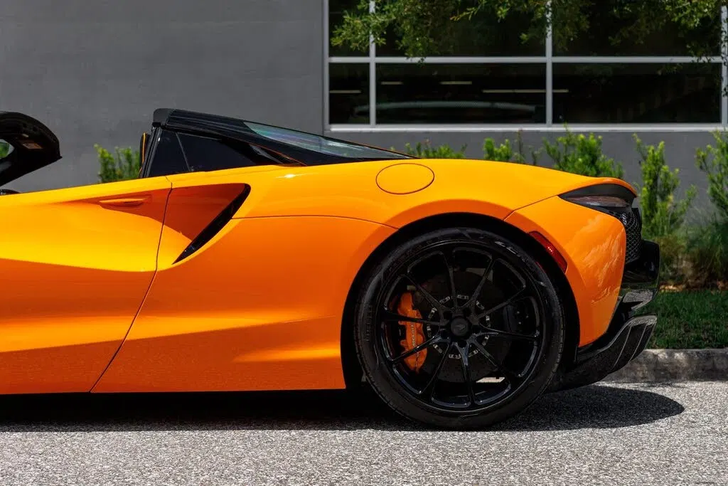 2025 McLaren Artura RWD