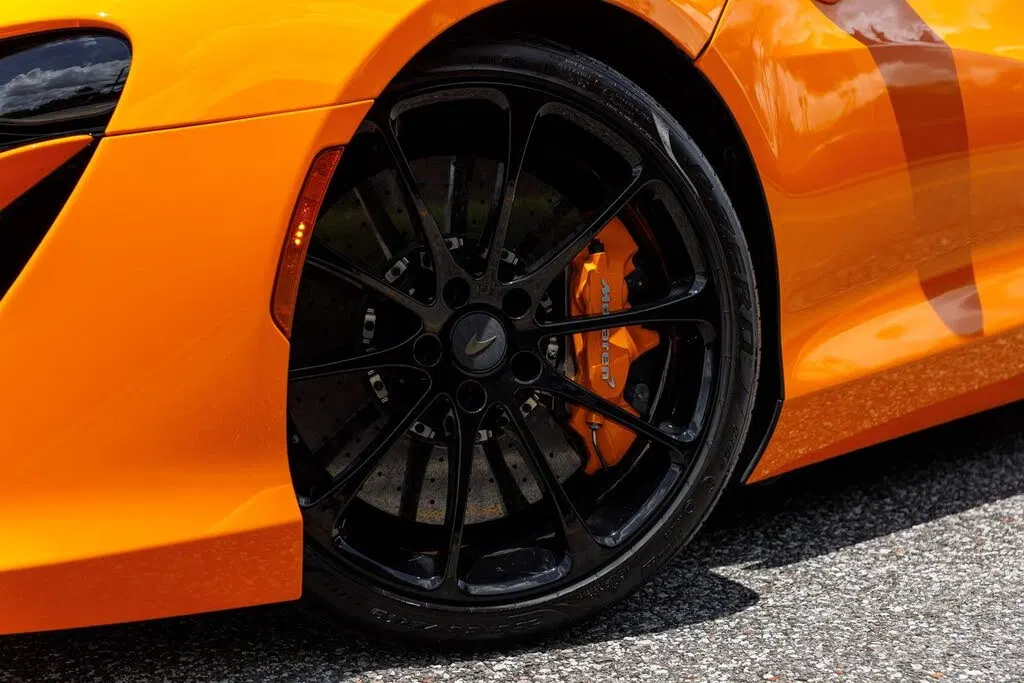 2025 McLaren Artura RWD