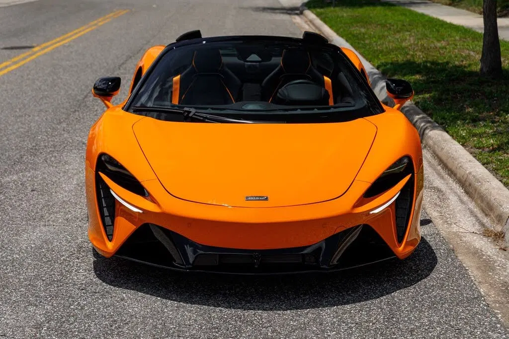 2025 McLaren Artura RWD