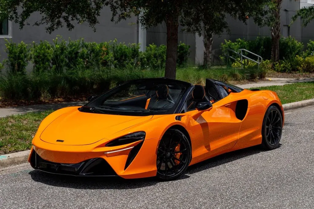 2025 McLaren Artura RWD