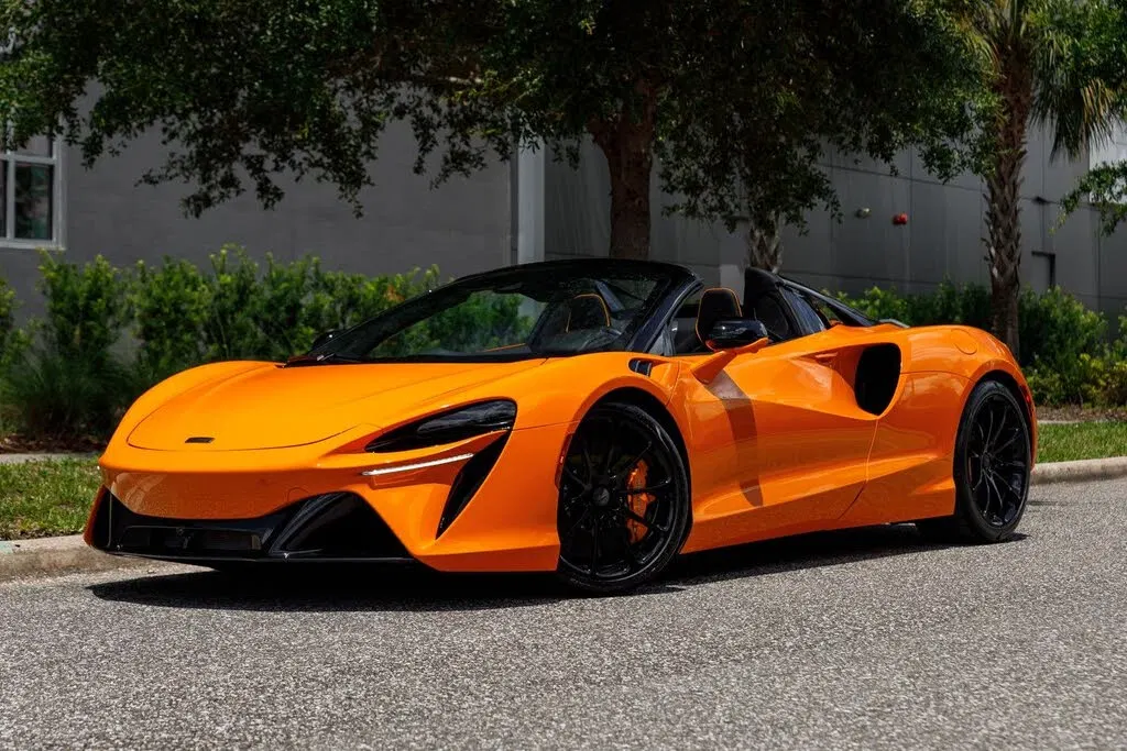 2025 McLaren Artura RWD