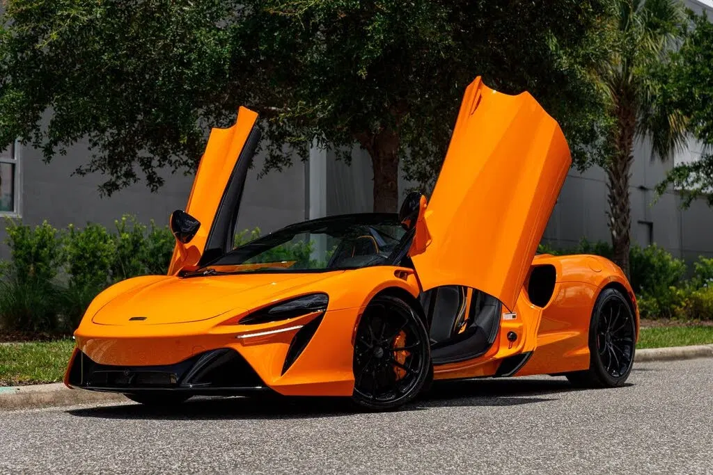 2025 McLaren Artura RWD
