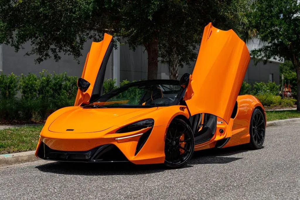 2025 McLaren Artura RWD
