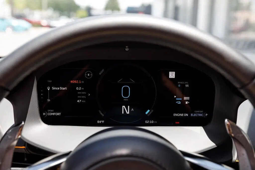 2025 McLaren Artura RWD