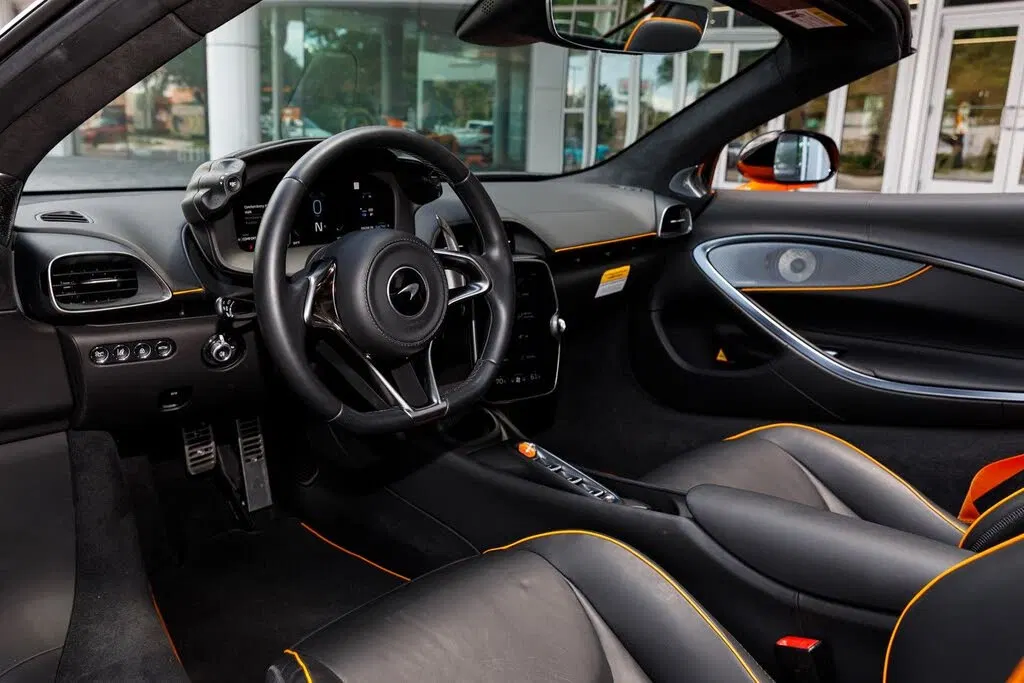 2025 McLaren Artura RWD