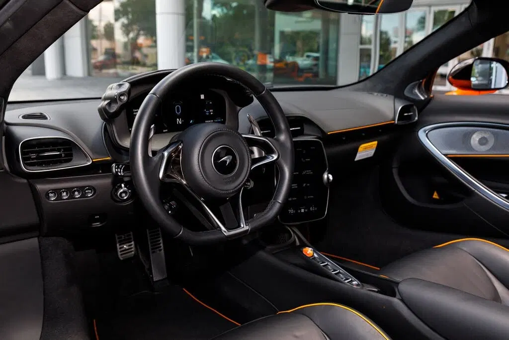 2025 McLaren Artura RWD