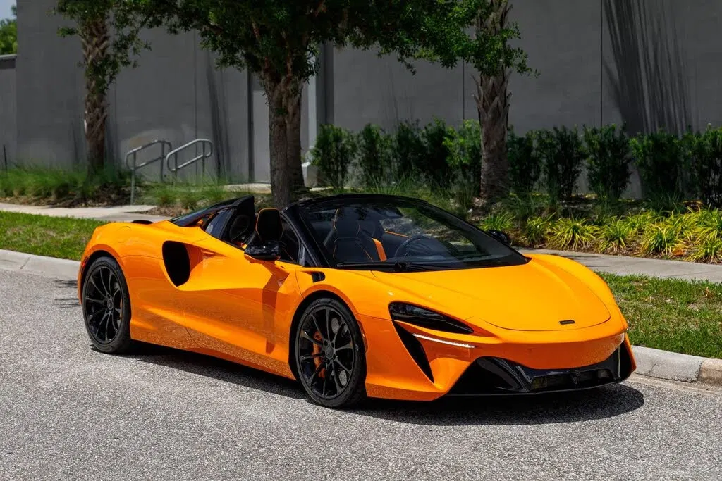 2025 McLaren Artura RWD