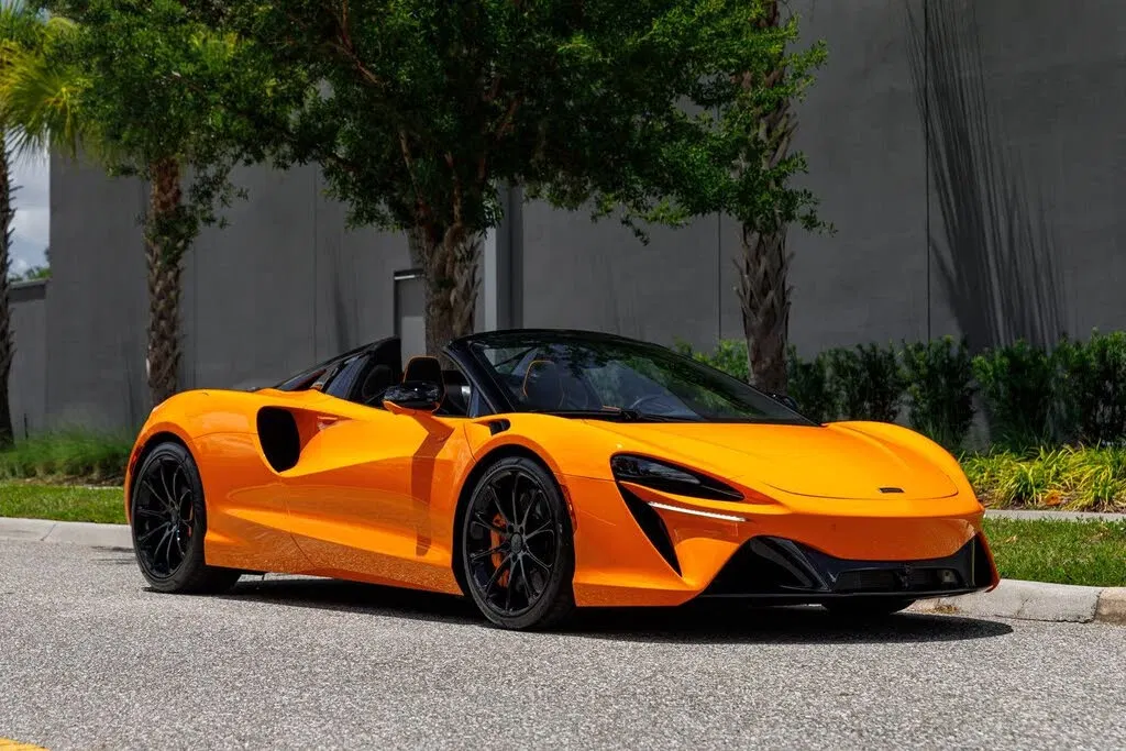 2025 McLaren Artura RWD