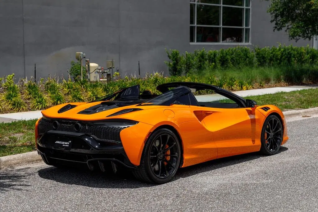 2025 McLaren Artura RWD