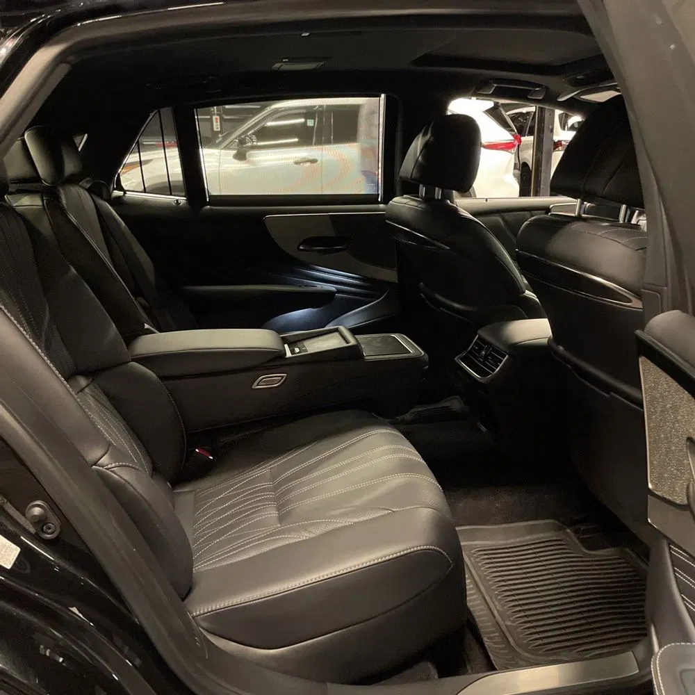 2023 Lexus LS 500h Base