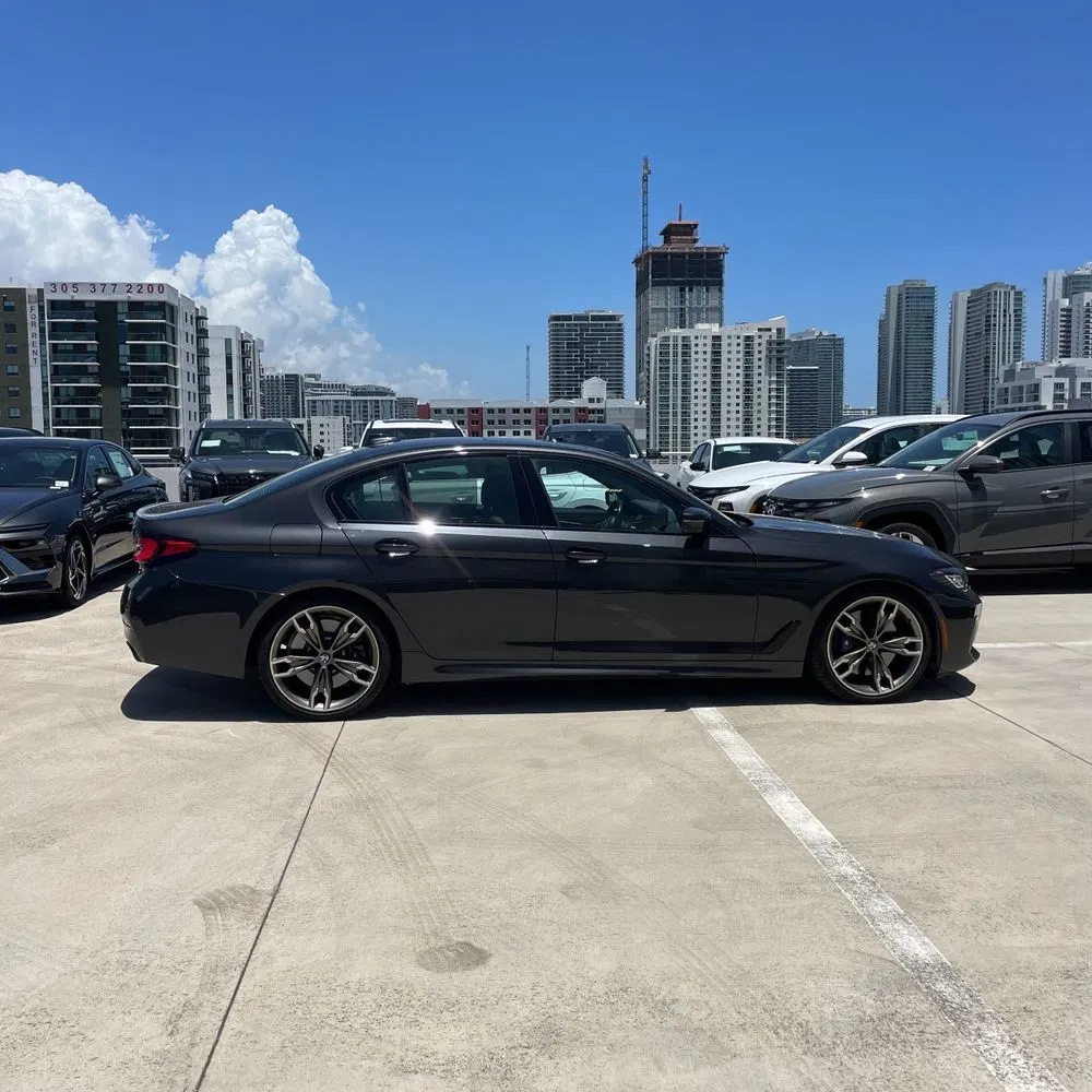 2022 BMW 5-Series M550xi