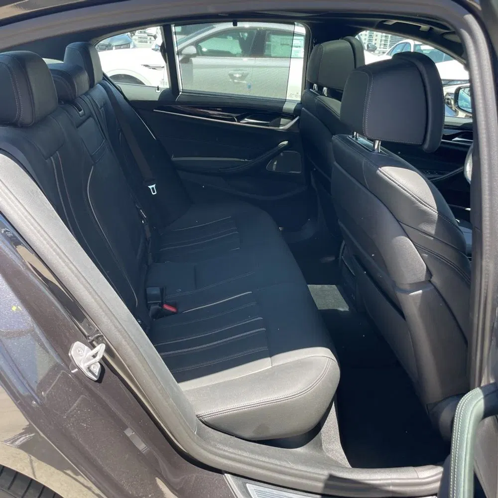 2022 BMW 5-Series M550xi