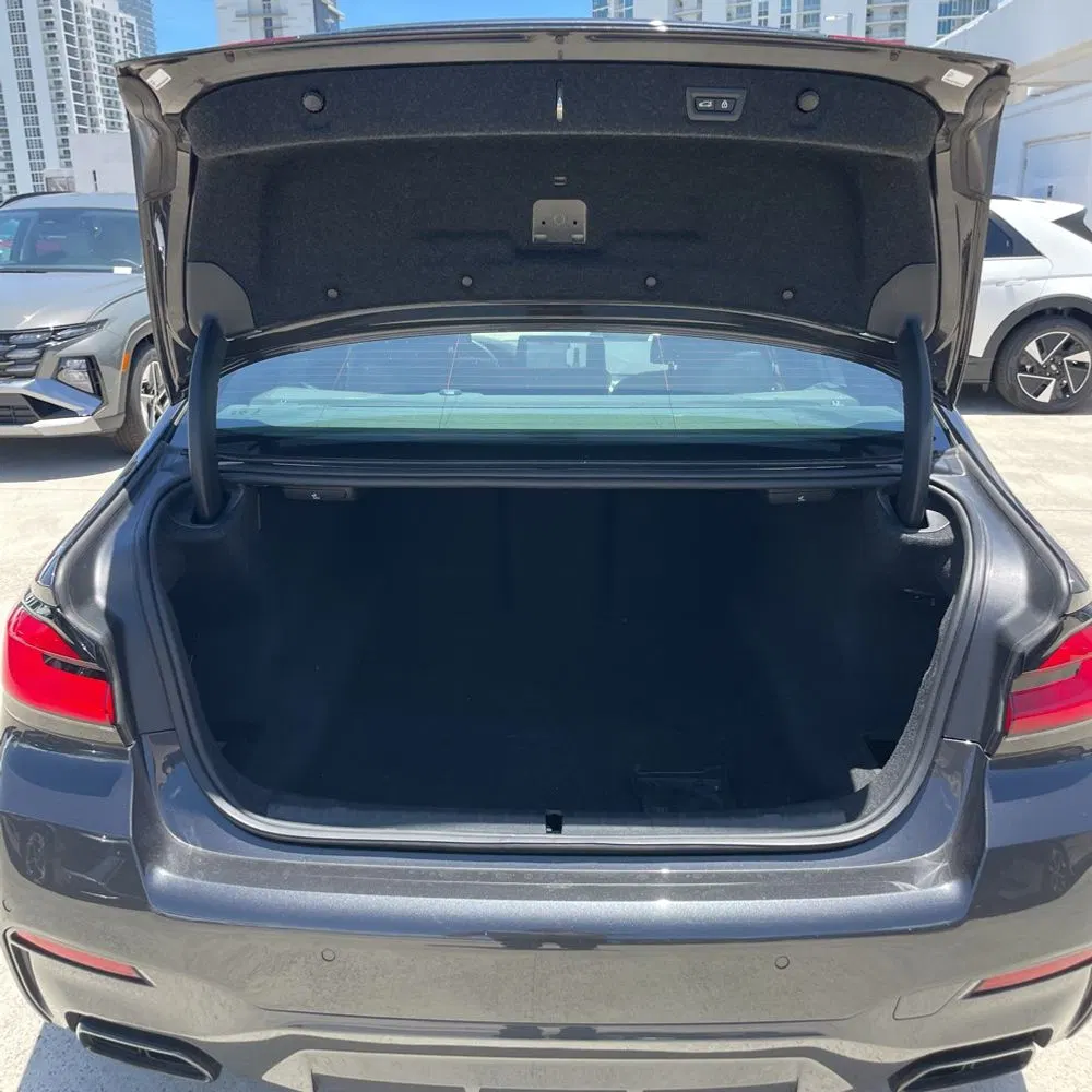 2022 BMW 5-Series M550xi