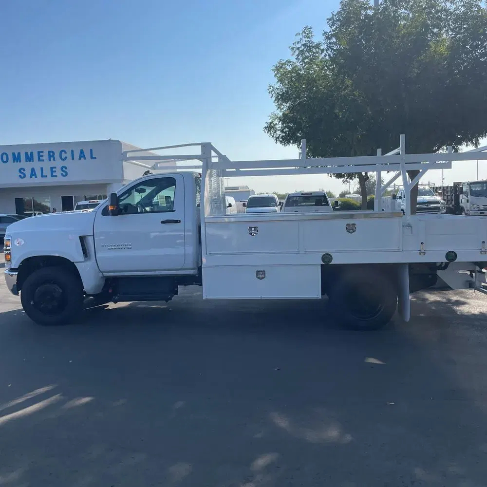 2023 Chevrolet Silverado 5500 W/T