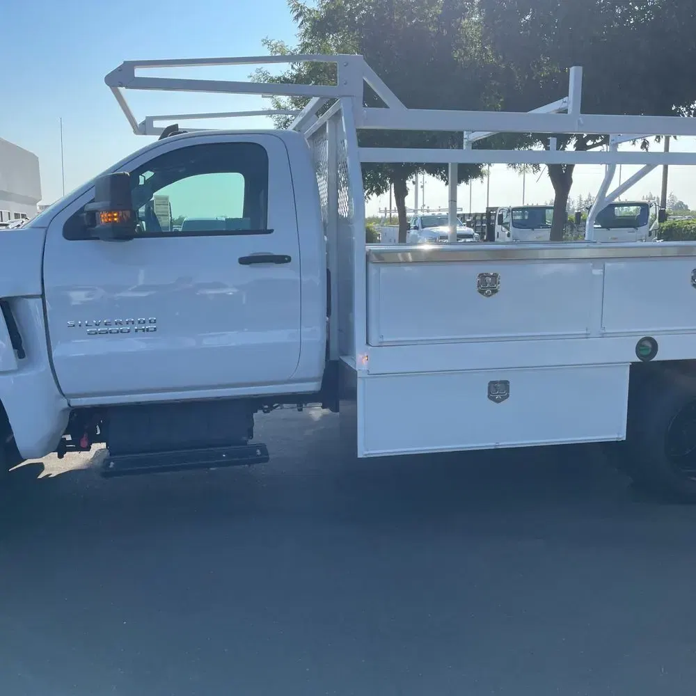 2023 Chevrolet Silverado 5500 W/T