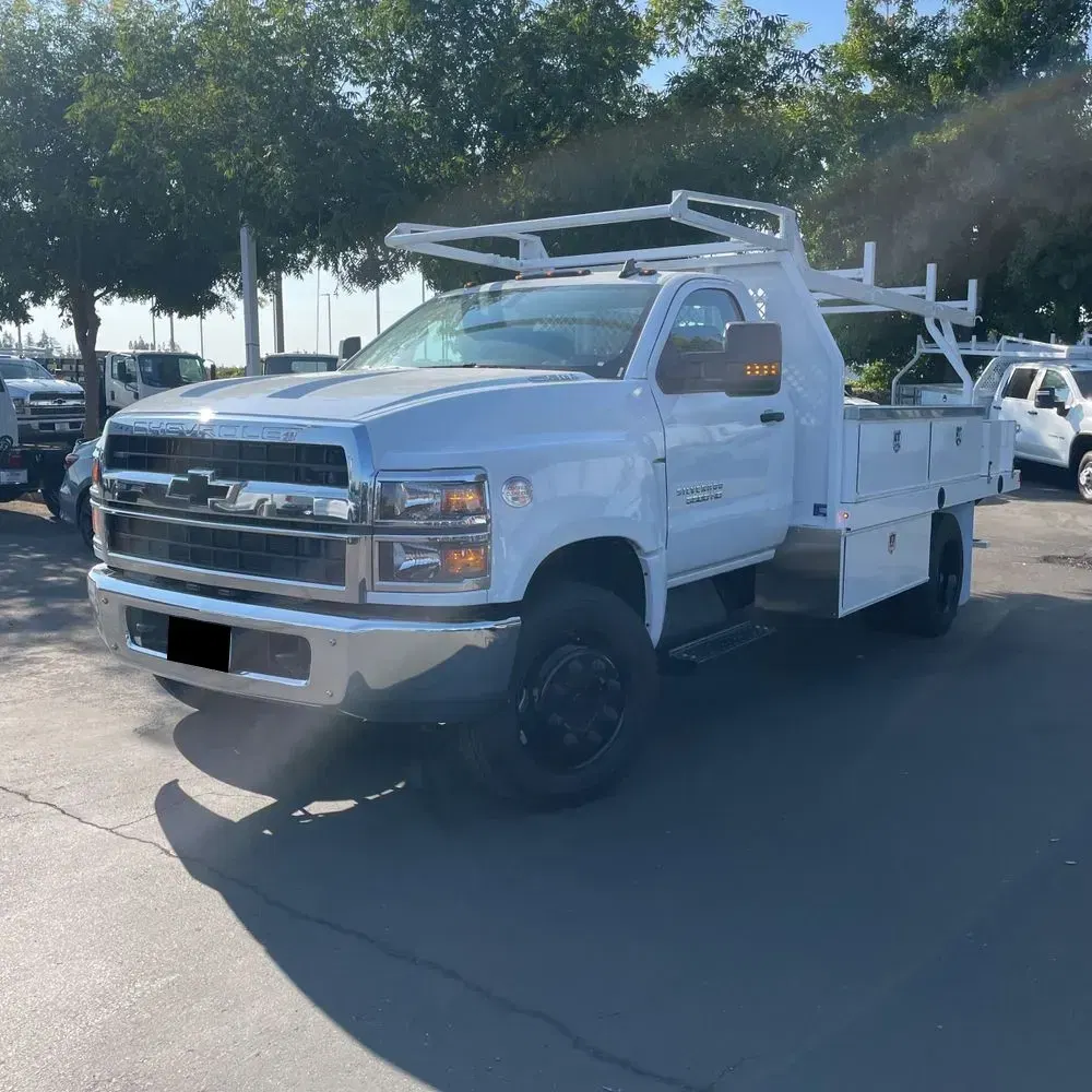 2023 Chevrolet Silverado 5500 W/T