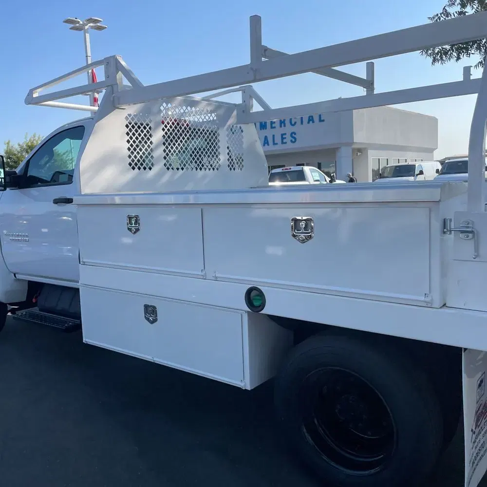 2023 Chevrolet Silverado 5500 W/T