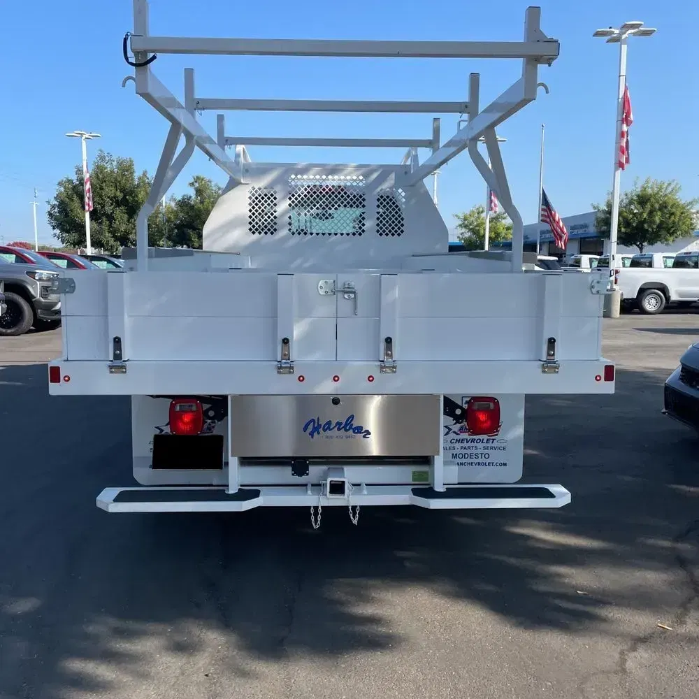 2023 Chevrolet Silverado 5500 W/T