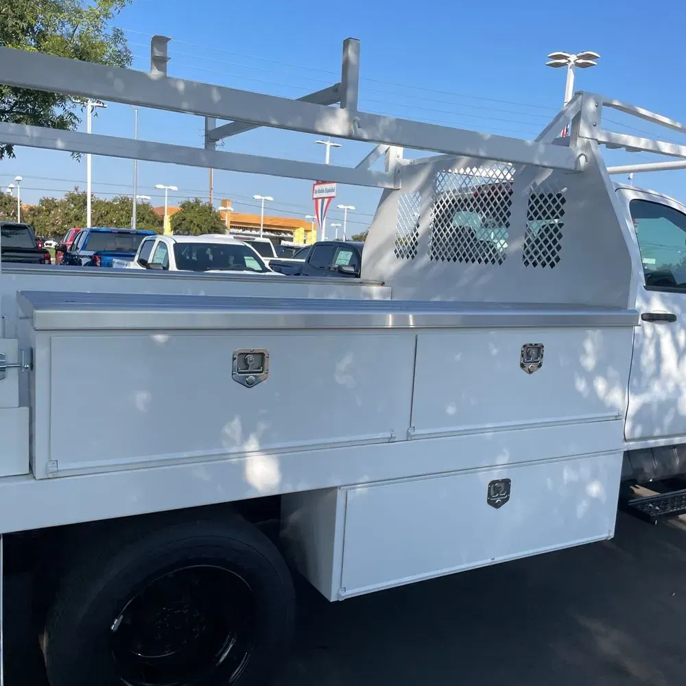 2023 Chevrolet Silverado 5500 W/T