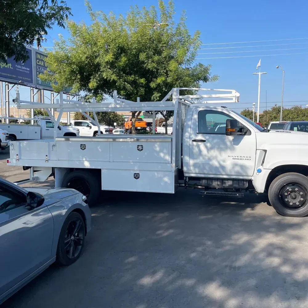 2023 Chevrolet Silverado 5500 W/T