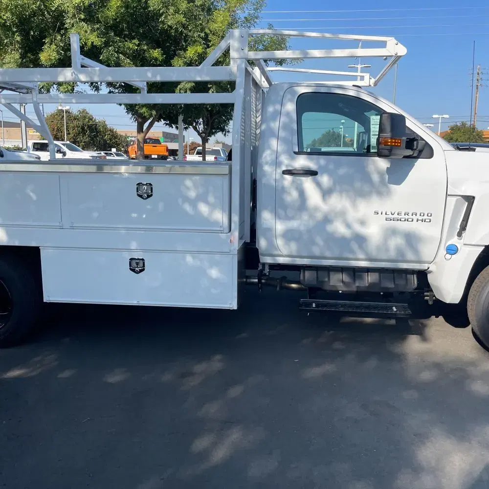 2023 Chevrolet Silverado 5500 W/T