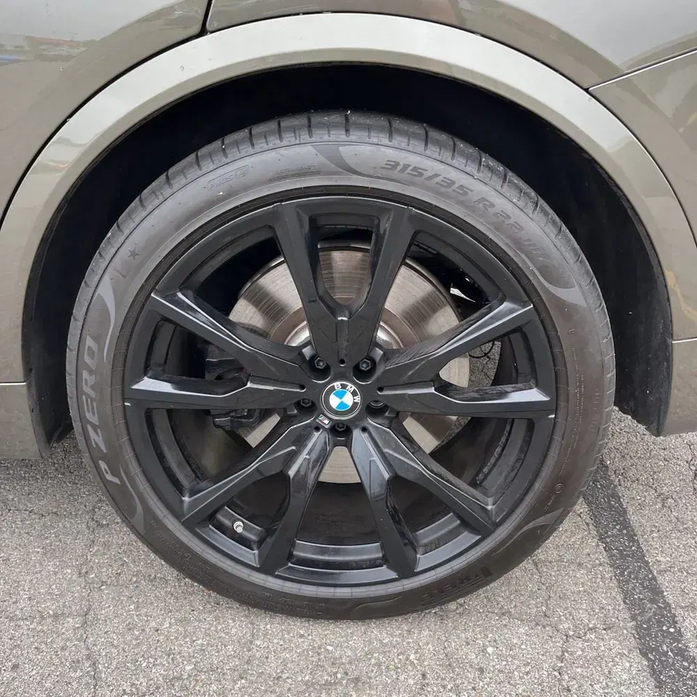 2024 BMW X7 M60i