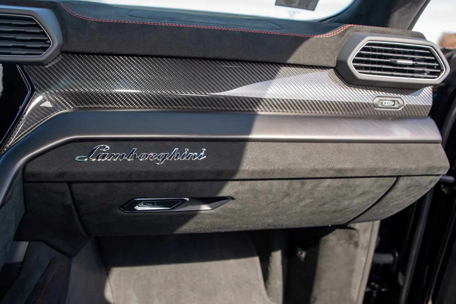 2024 Lamborghini Urus Performante