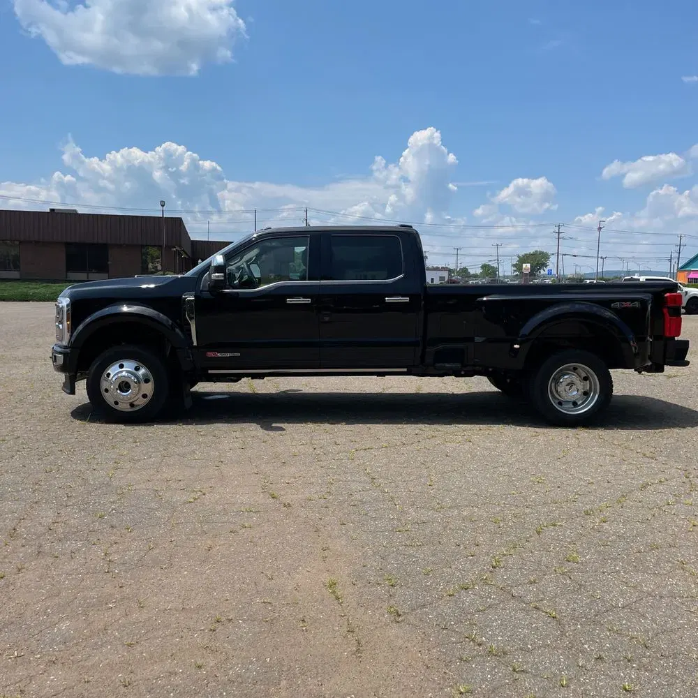 2025 Ford F-450 Super Duty Platinum
