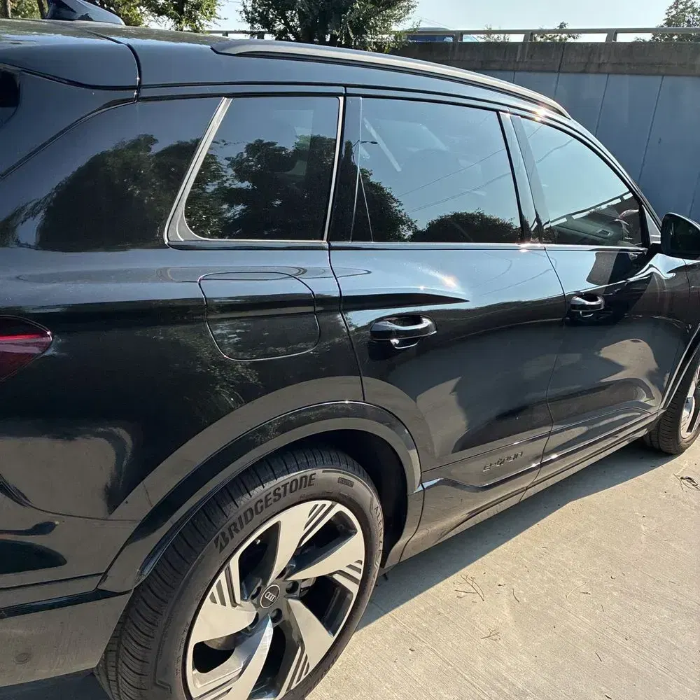 2025 Audi Q6 e-tron Prestige