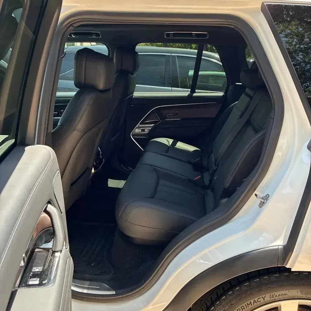 2024 Land Rover Range Rover SE P400