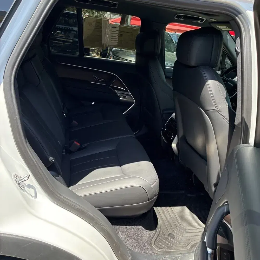 2024 Land Rover Range Rover SE P400