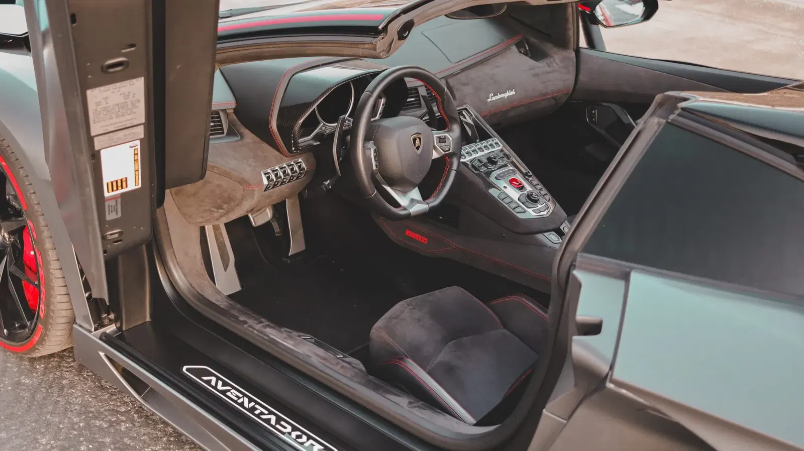 2016 Lamborghini Aventador LP700-4 Pirelli Edition Roadster