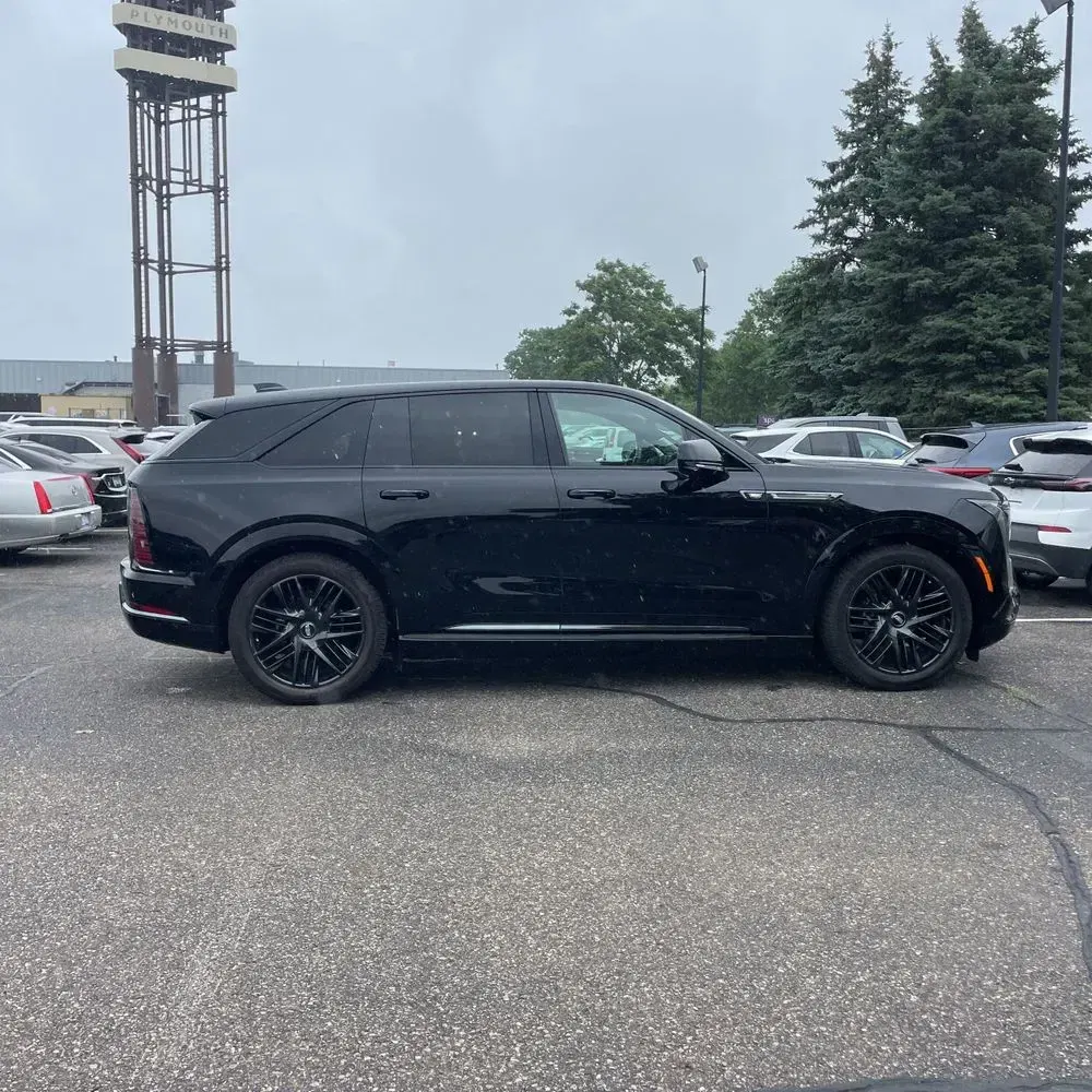 2025 Cadillac Escalade IQ Sport 2