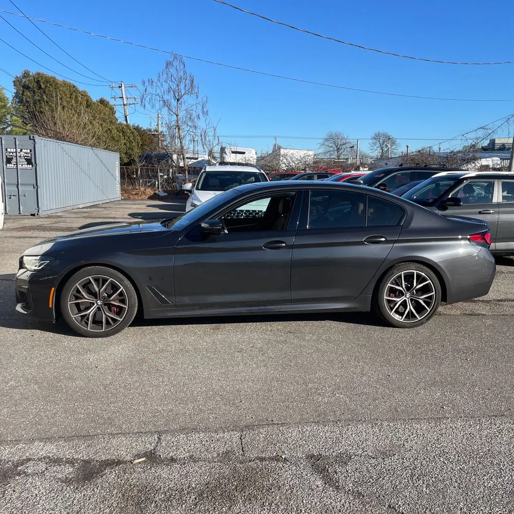 2022 BMW 5-Series M550xi
