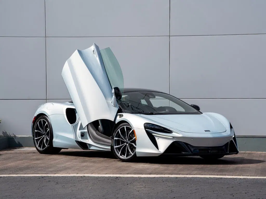 2023 McLaren Artura RWD