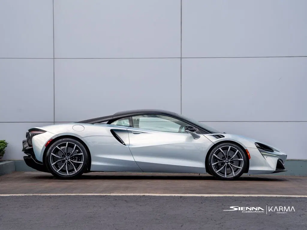 2023 McLaren Artura RWD