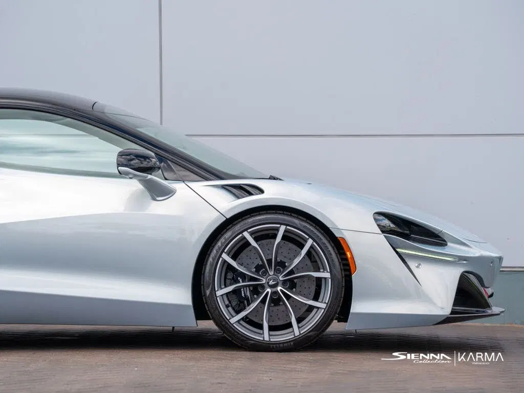 2023 McLaren Artura RWD