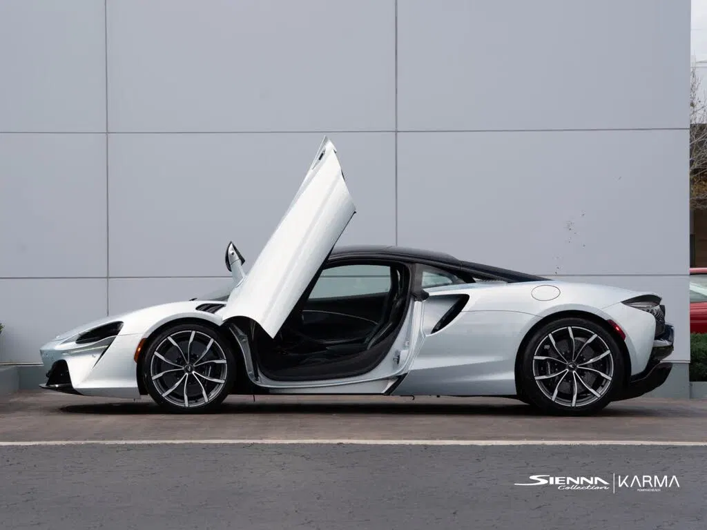 2023 McLaren Artura RWD