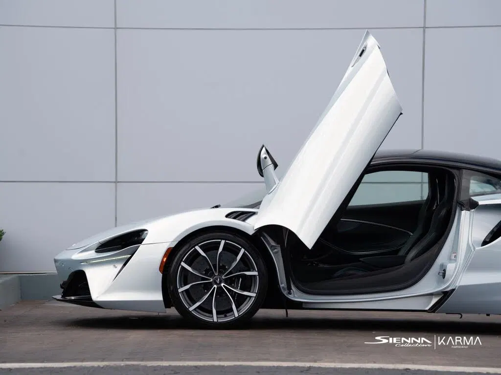 2023 McLaren Artura RWD