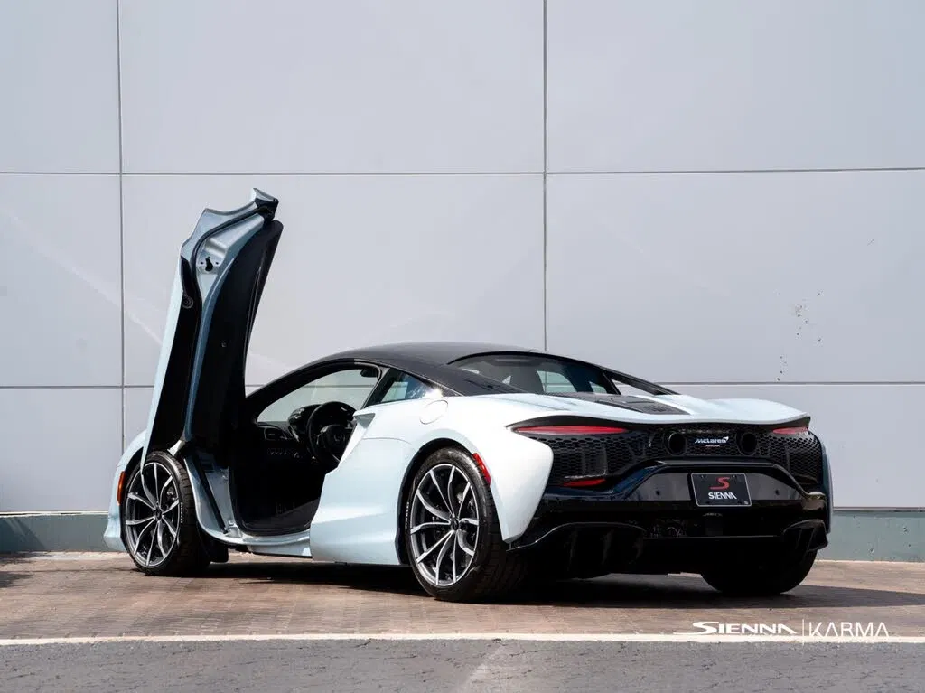 2023 McLaren Artura RWD