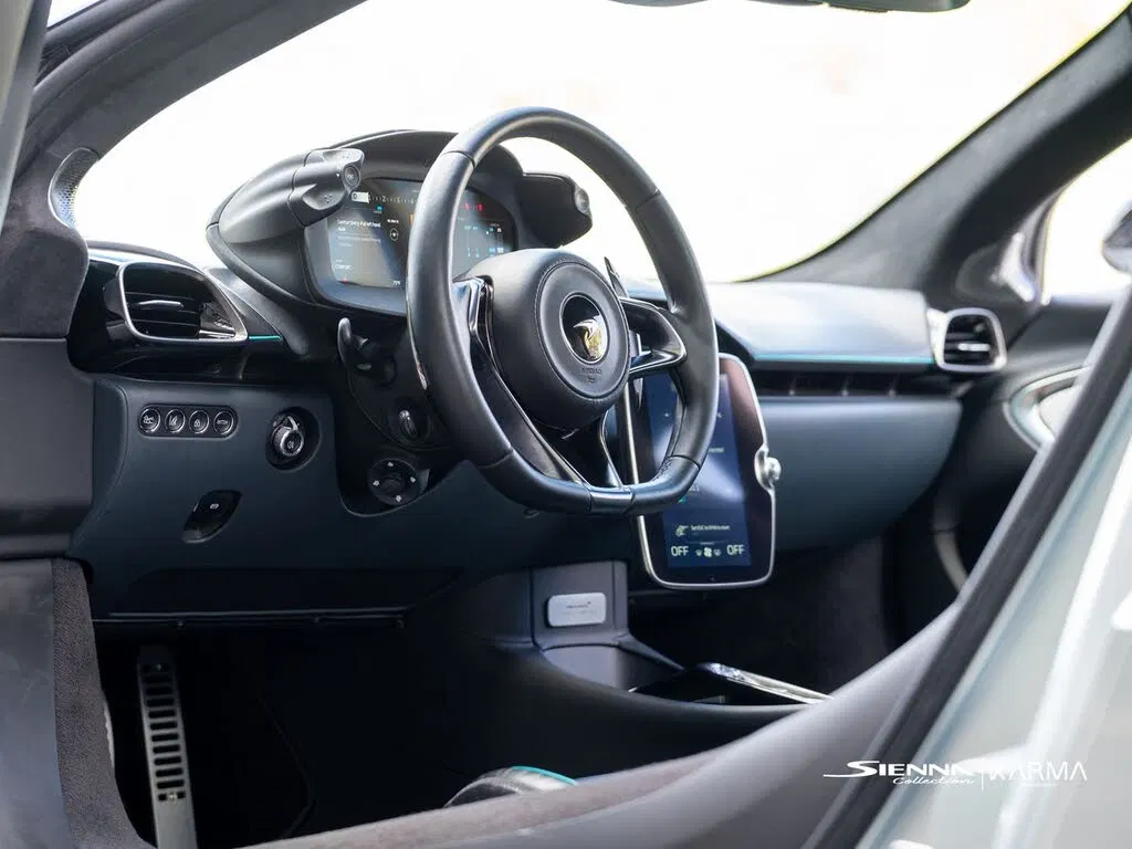 2023 McLaren Artura RWD