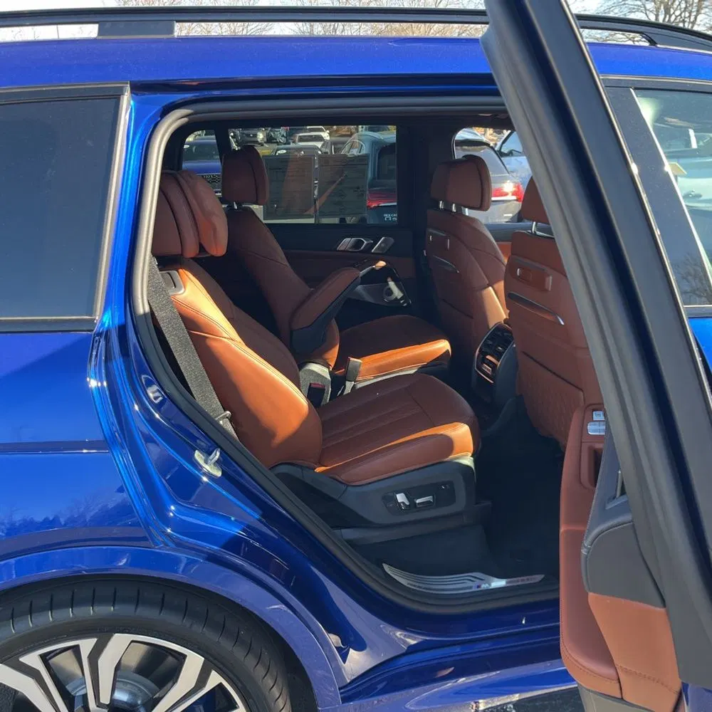 2025 BMW X7 M60i