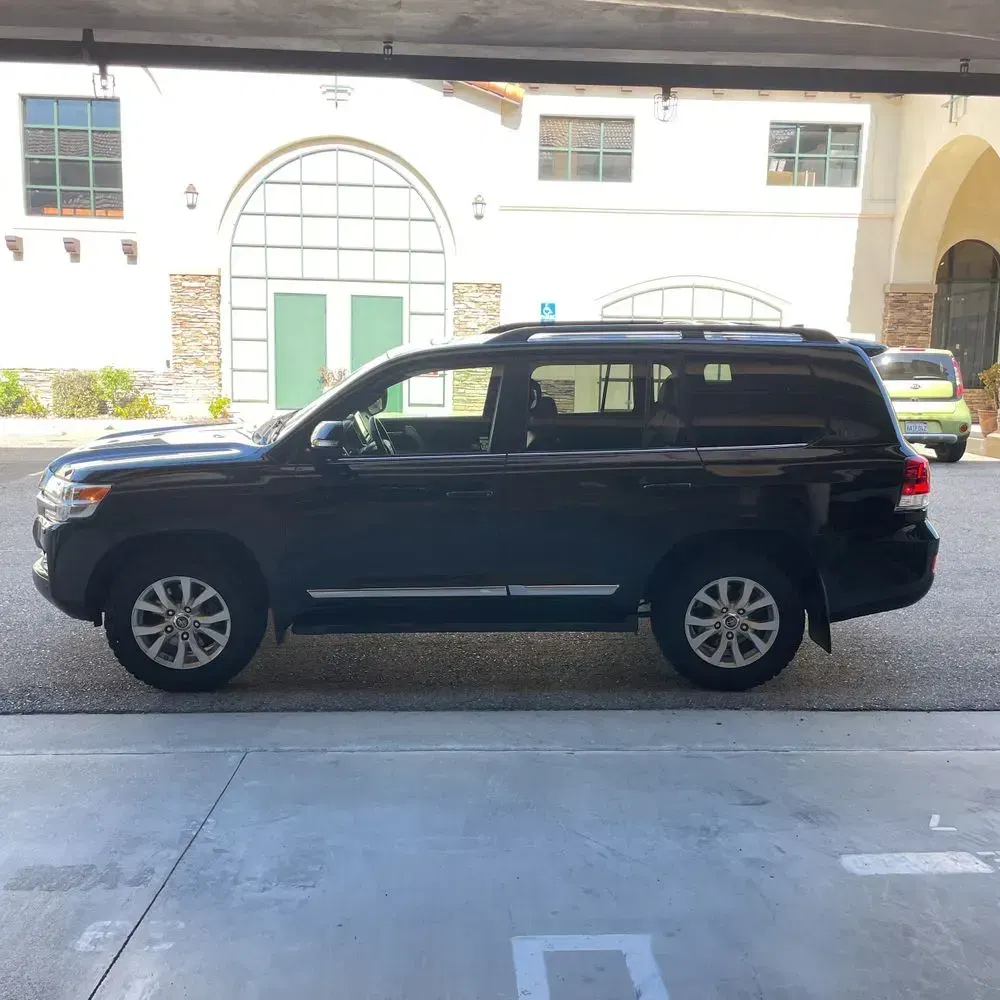 2019 Toyota Land Cruiser Base