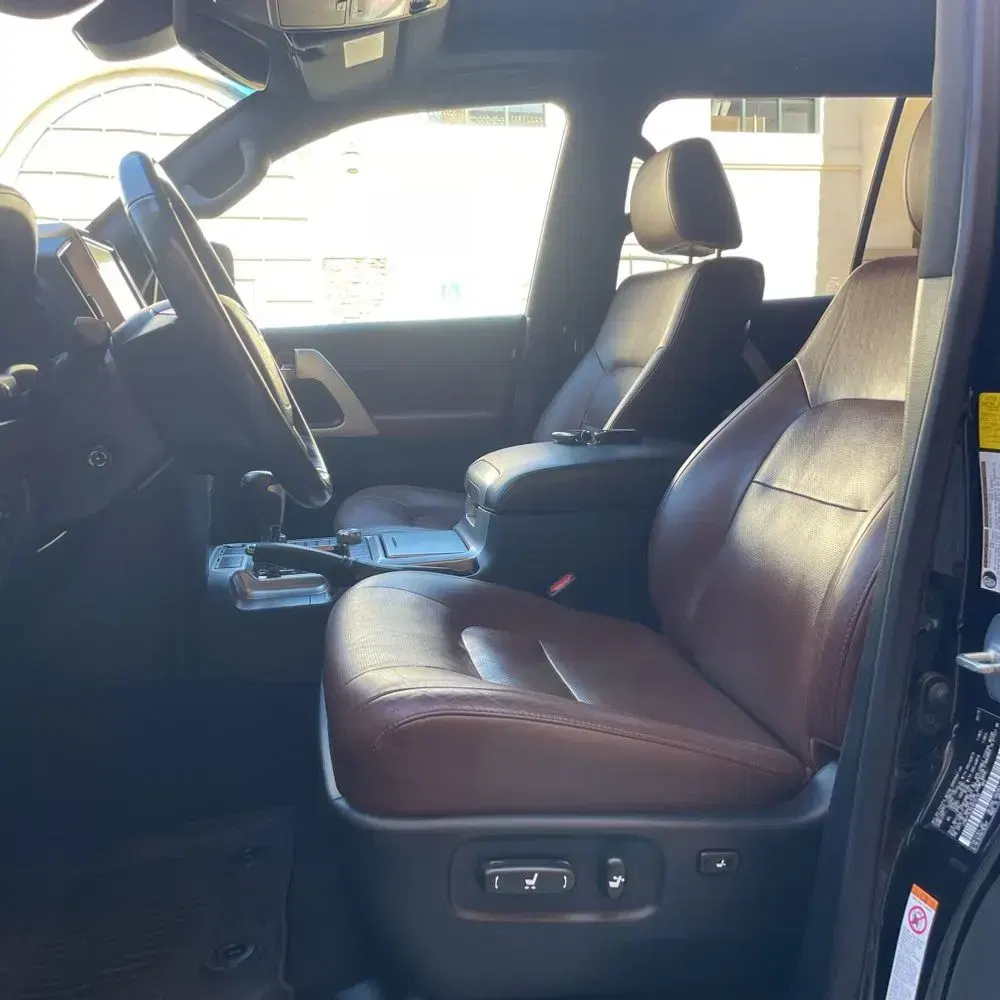 2019 Toyota Land Cruiser Base