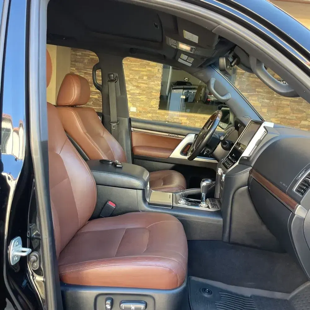 2019 Toyota Land Cruiser Base