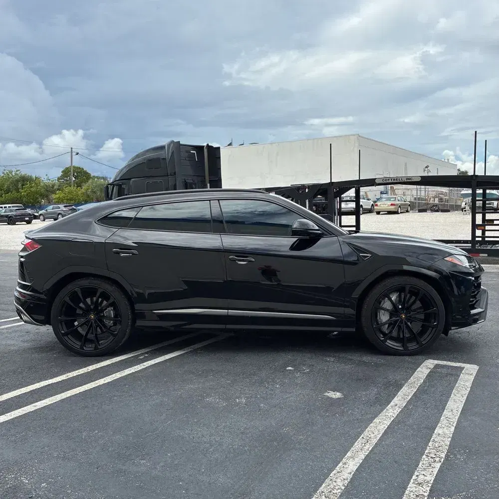 2020 Lamborghini Urus Base