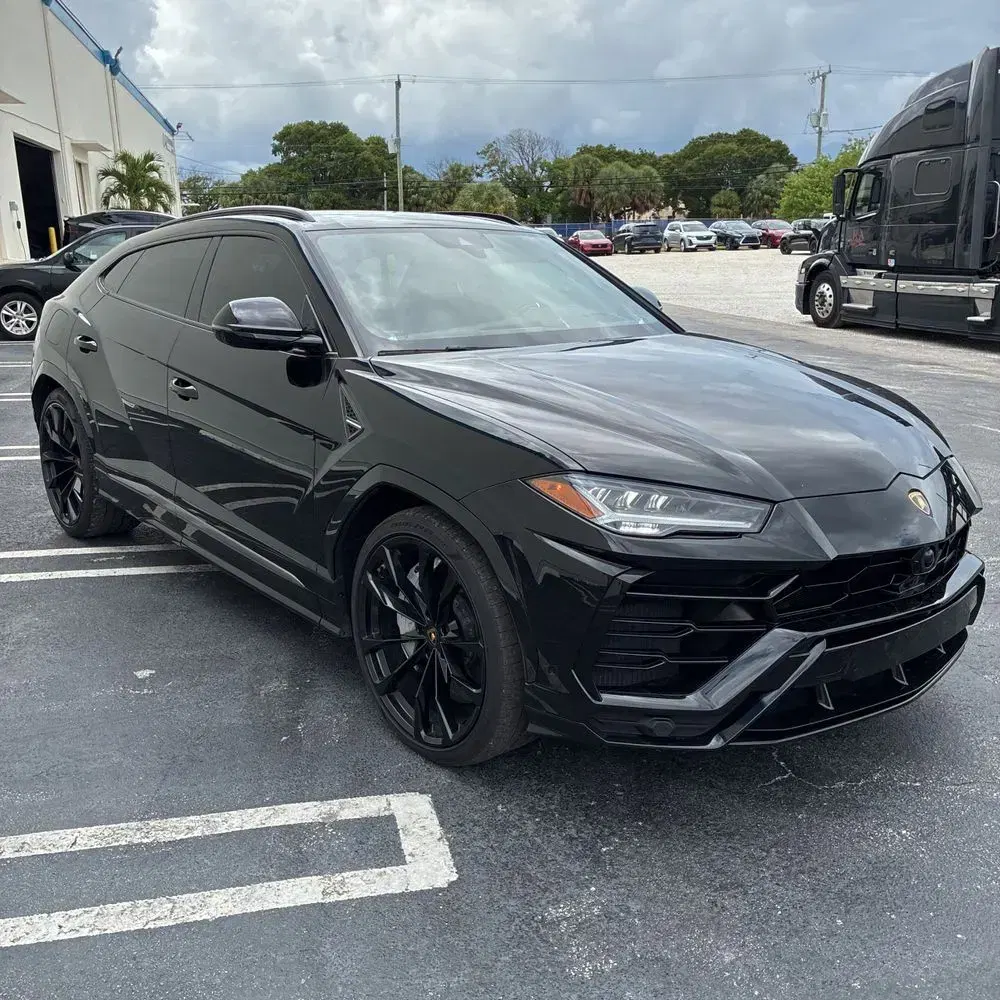 2020 Lamborghini Urus Base
