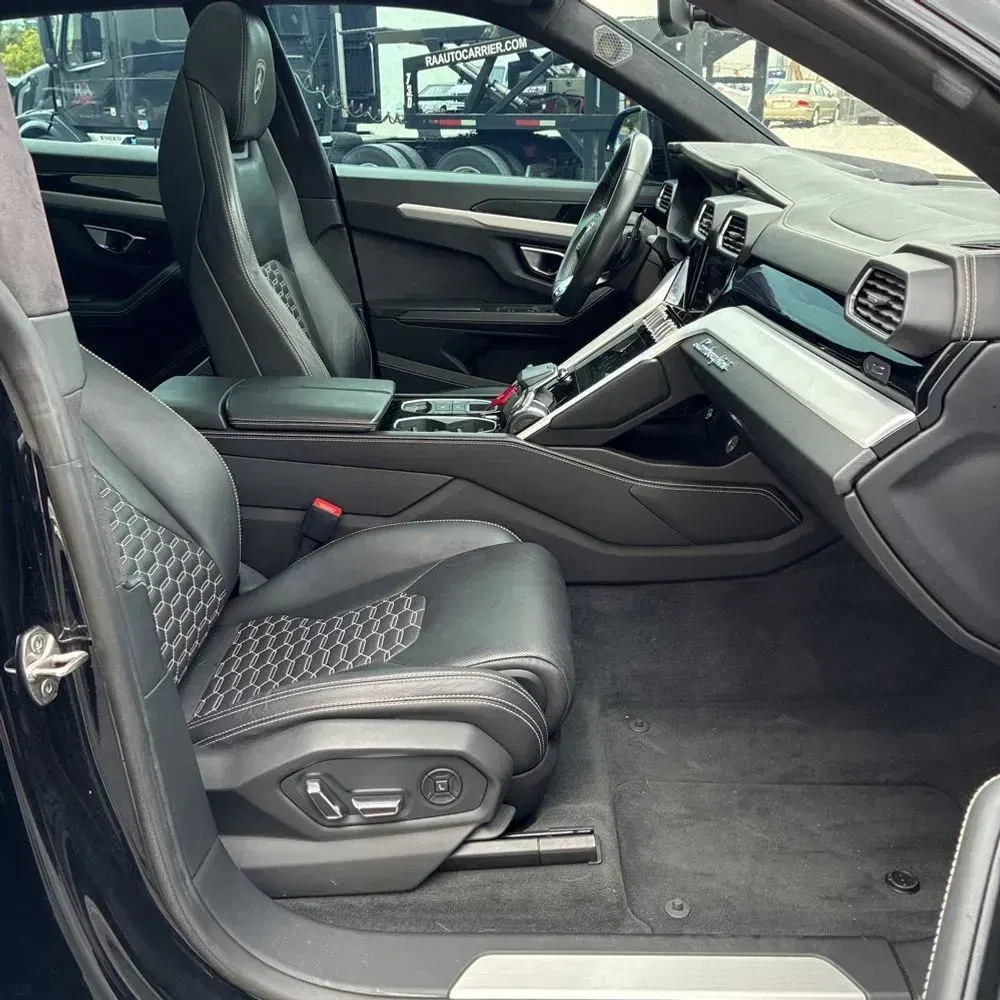2020 Lamborghini Urus Base