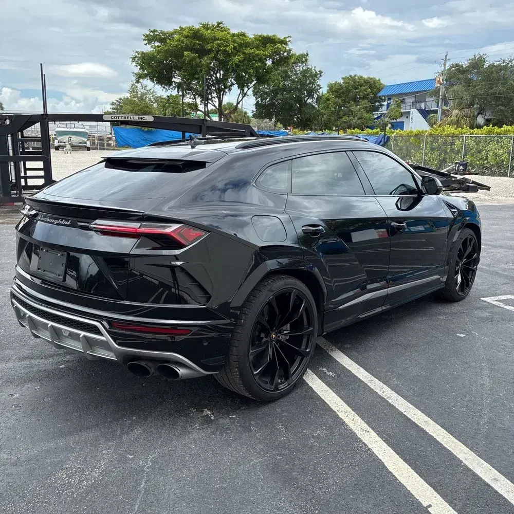 2020 Lamborghini Urus Base